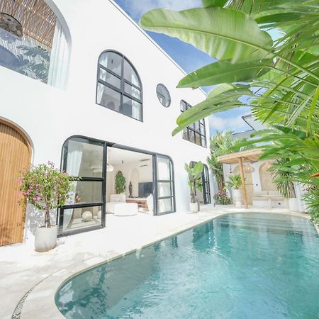 Villa Julia Blanca เกอโรโบกัน ภายนอก รูปภาพ